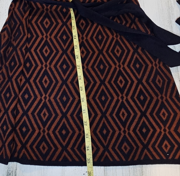 NWT Love Scarlett Cinnamon Spice Diamond Wrap Midi Dress Sweater Style Size L - Picture 12 of 12